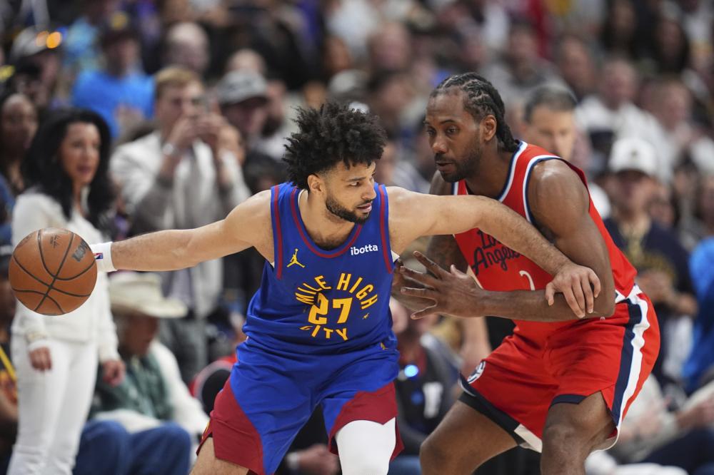 场上顽强拼 场上顽强拼